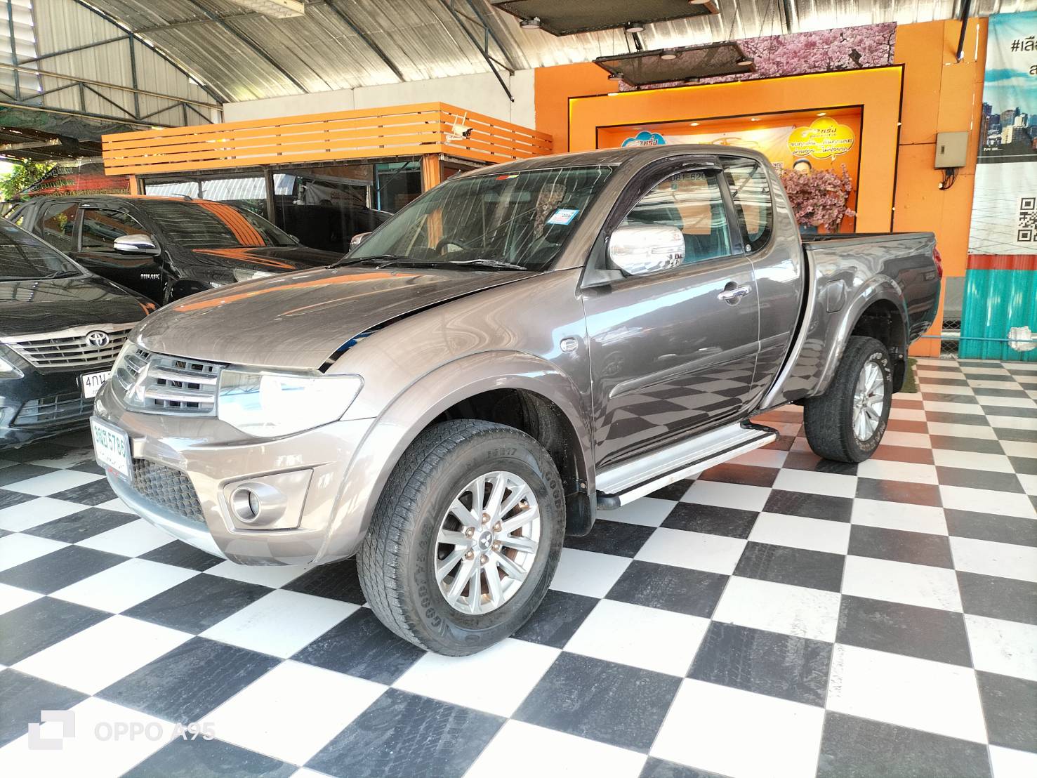 MITSUBISHI TRITON MEGACAB PLYS 2.5 GLS M/T